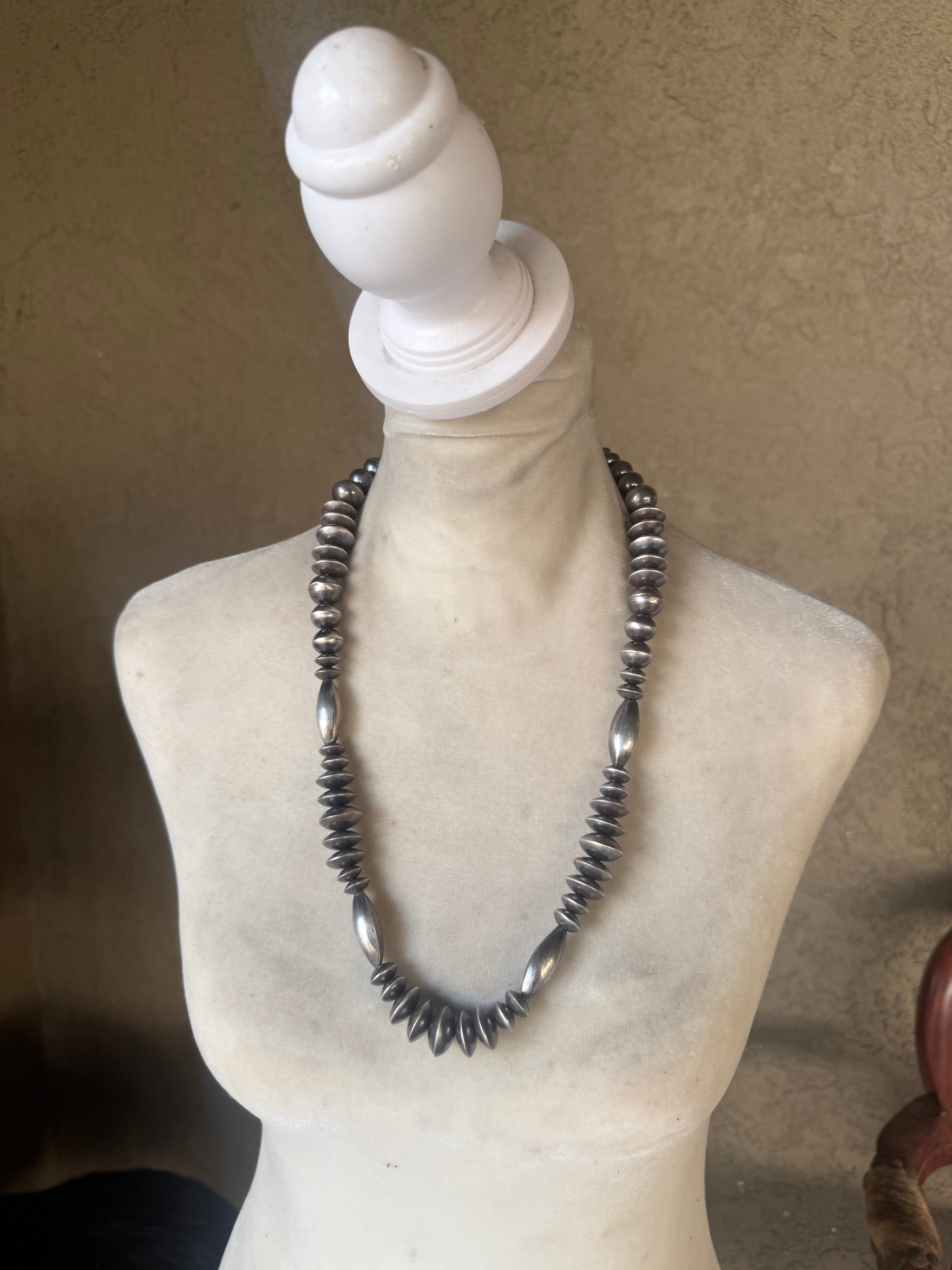 Statement Navajo Pearls 26” RTS