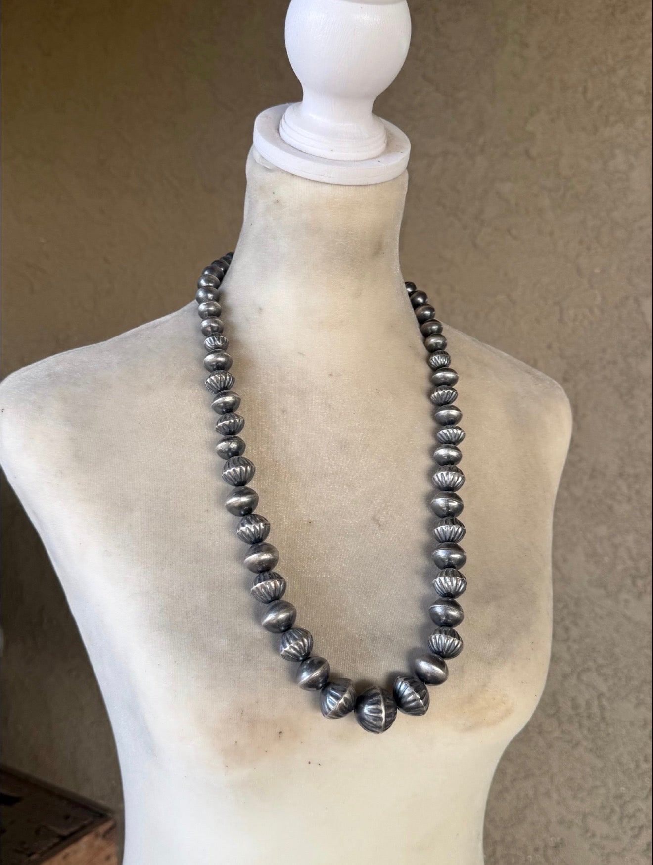 Raffle - 28” Statement Tso Strand